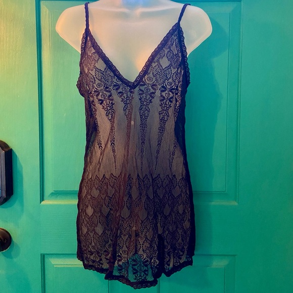 Victoria’s Secret medium black lace chemise (circa 2005) - Picture 1 of 5